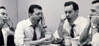 16 Phrases That Make You  Look Really Unprofessional   in Meetings